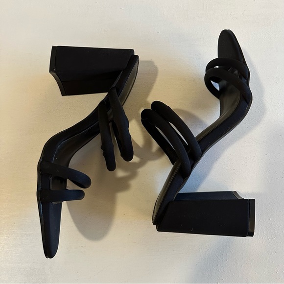 She & In Slip On Block Heeled Sandals - Black Size 8.5 - Picture 5 of 13
